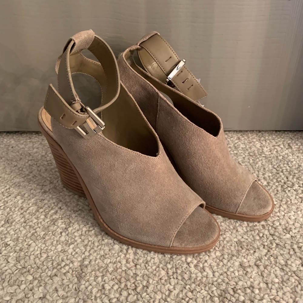 Marc Fisher suede khaki peep toe sandals size 6.5
